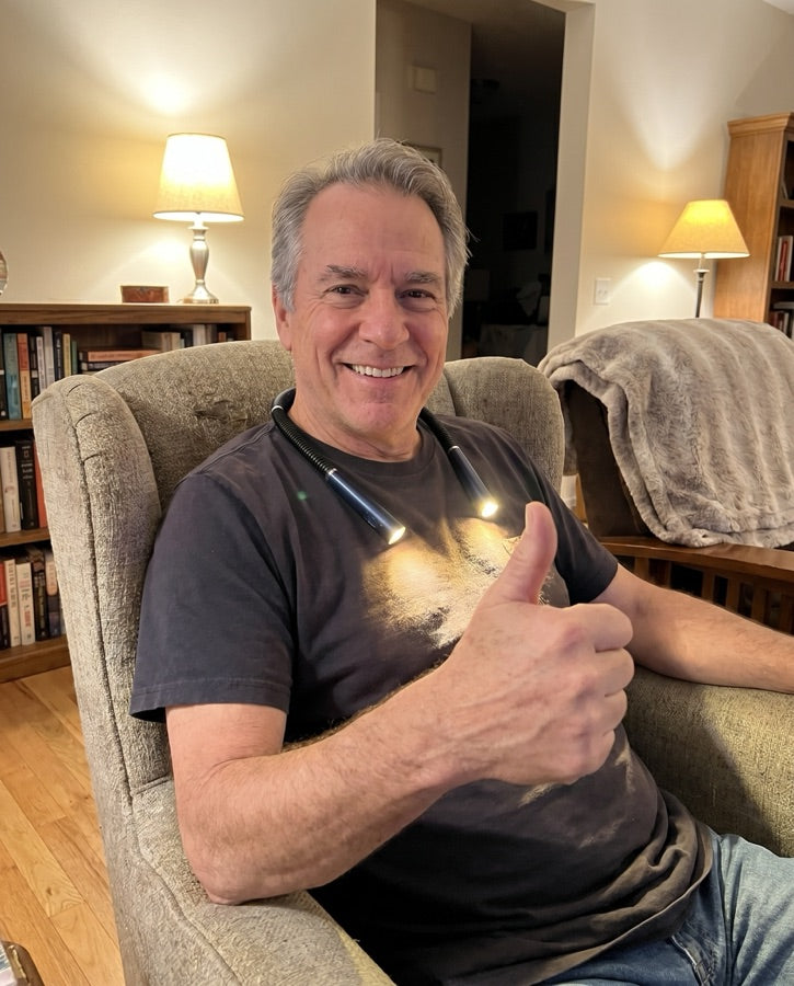 Cliente Lectura Land lisant avec sa lampe