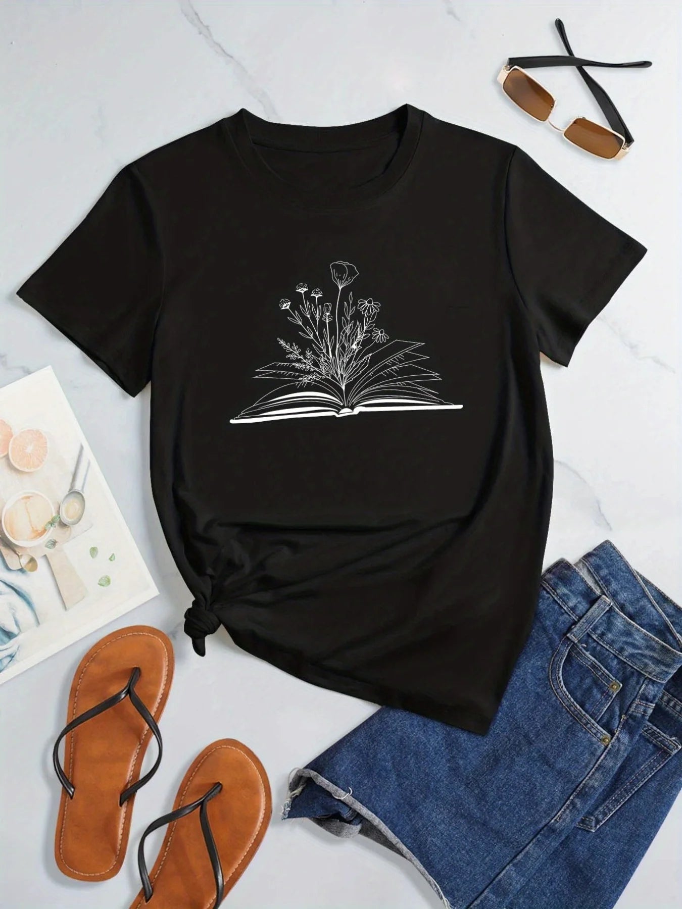 T-shirt Imprimé Fleurs et Livres - Col Rond, Manches Courtes